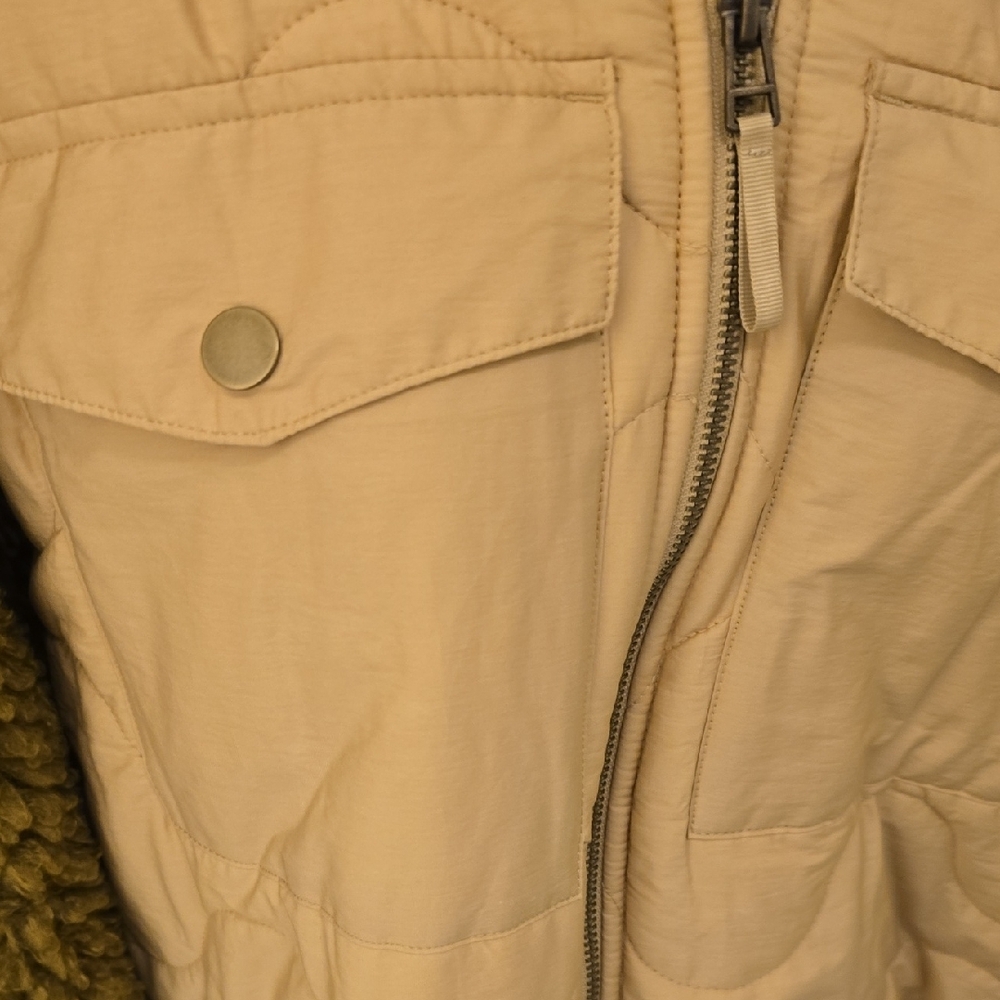 Universal Thread Beige Quilted Jacket With Cream … - image 4